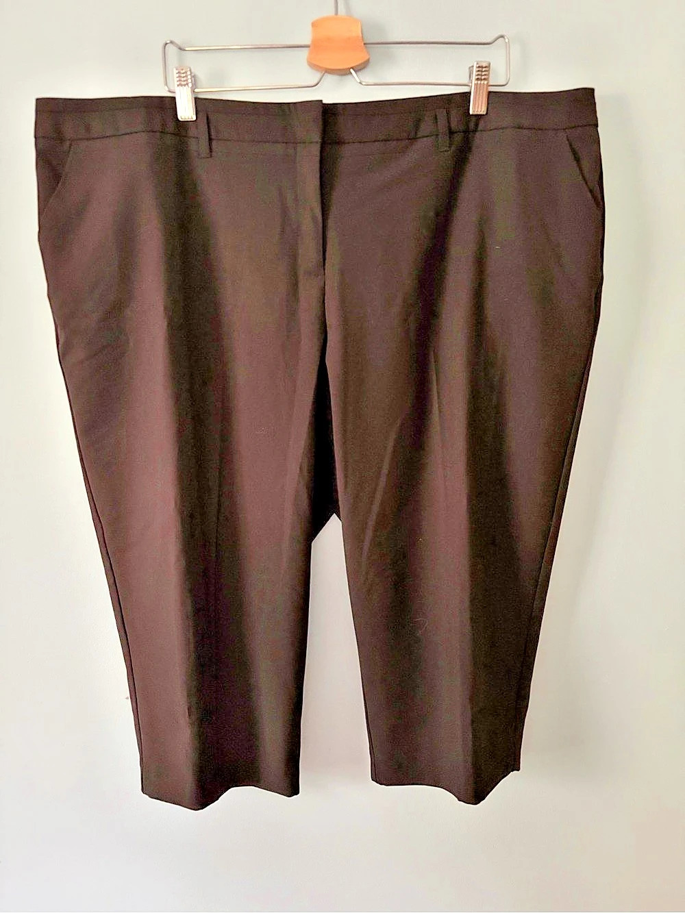 Women’s black cropped pants